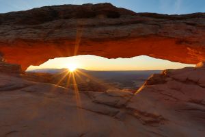 Mesa Arch at sunrise in Arches National Park, Utah